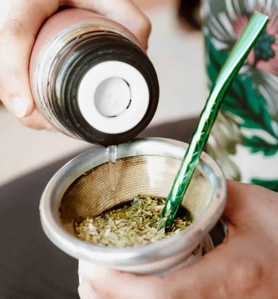 yerba-mate-tee in der Tasse