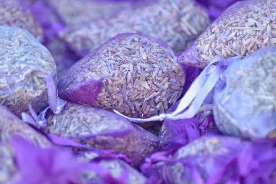Duftsäckchen mit getrocknetem Lavendel