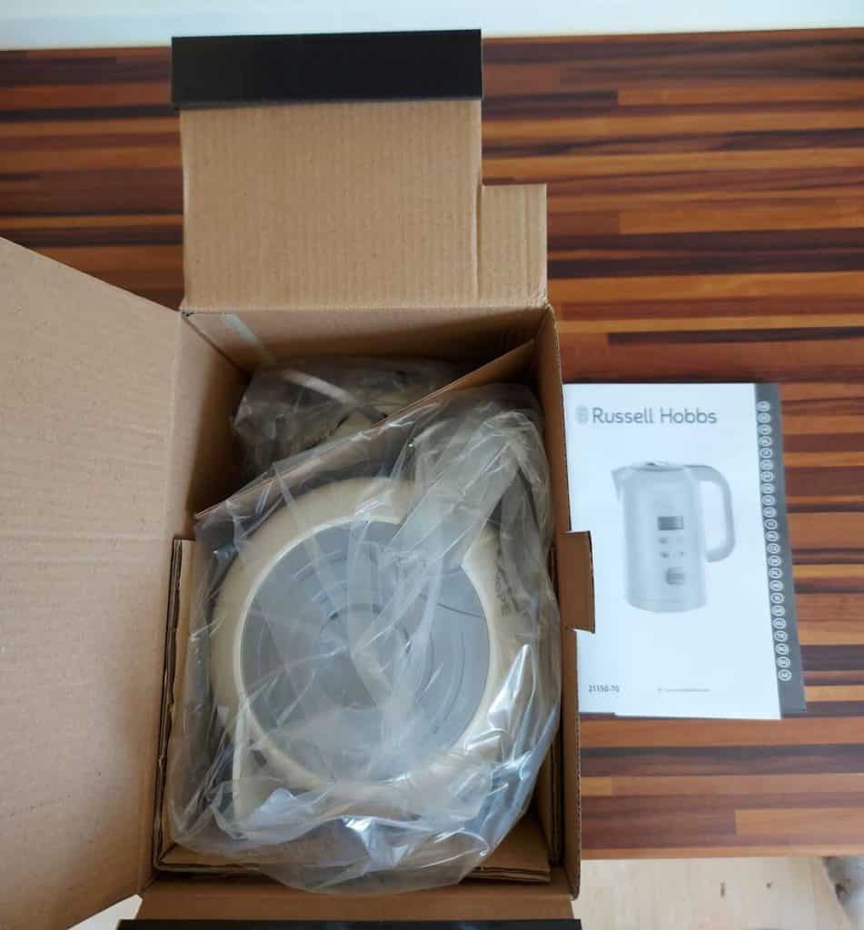 Verpackung geöffnet, Wasserkocher verpackt und Gebrauchsanleitung